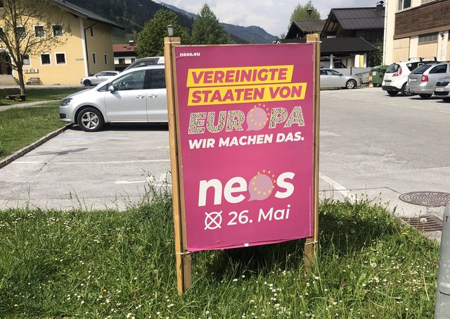 Dieses Plakat der NEOS in Mittersill (gegenüber dem Postamt) ist stehengeblieben