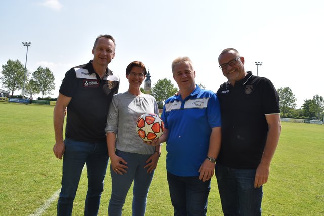 Copa Pele-Teamchef Toni Pfeffer, Obfrau Julia Kreitzer, Obmann Johannes Scheuer, Copa Pele-Kassier Christian Kern.