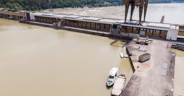 Eine männliche Leiche ohne Kopf und Gliedmaßen ist in Aschach an der Donau (Bezirk Eferding) gefunden worden. Der Torso befand sich im Einlaufrechen des Donaukraftwerkes. | Foto: COPYRIGHT: FOTOKERSCHI.AT / BEYER