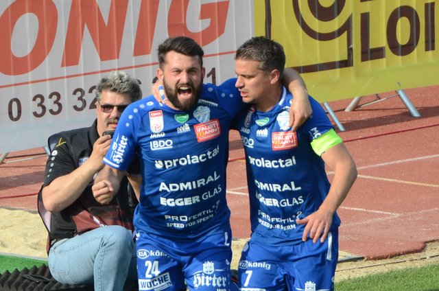 Dario Tadic (li) war mit zwei Toren "Mann des Tages".