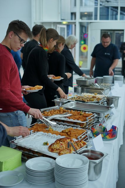 Zum Ausklang der Veranstaltung gab es beim multikulturellen Buffet Speisen aus aller Welt.