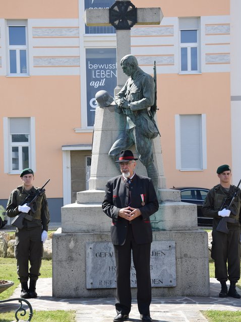 Landesgeschäftsführer des Österreichischen Schwarzen Kreuzes Oberst i.R. Wolfgang Wildberger bei seiner Ansprache  | Foto: Eigenes Werk