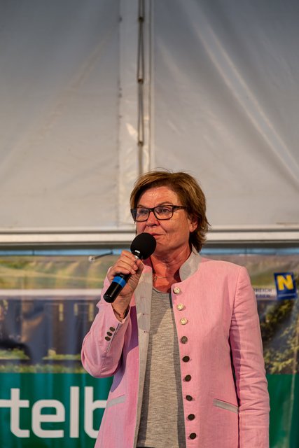 Helga Rosenmayer bei ihrer Eröffnungsrede