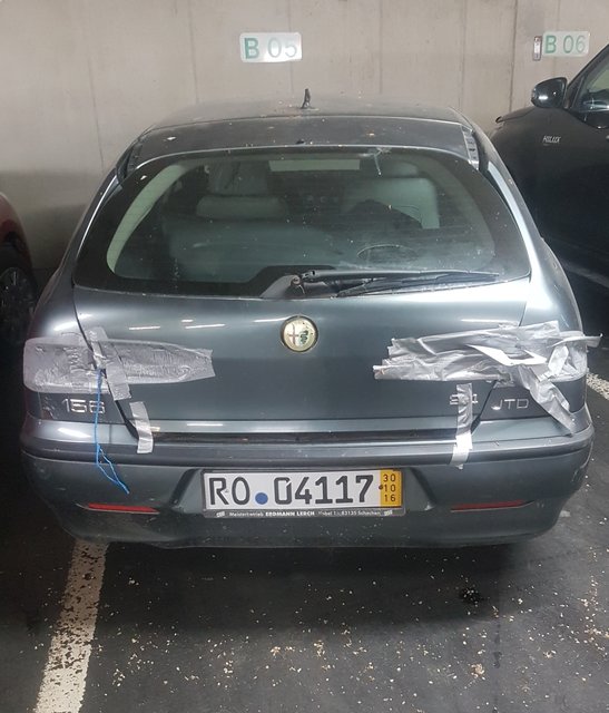 Die beiden Autos wurden mittlerweile abgeschleppt.
