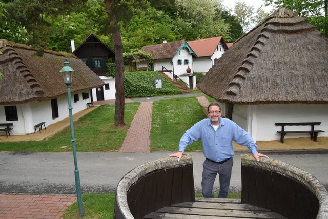 Das Weinmuseum mit seinen historischen südburgenländischen Gebäuden ist in Moschendorf das Ausflugsziel Nummer 1, weiß Schauspieler Bernd Sracnik.