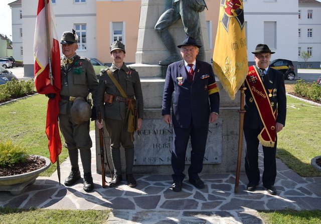 Vertreter der ungarischen Abordnung sowie des Österreichischen Kameradschaftsbundes mit Präsident Oberst Ernst Feldner | Foto: Eigenes Werk