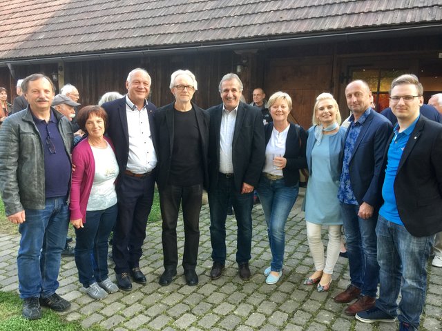 Gerald und Felizitas Hafner, Wolfgang Sodl, Fritz Pumm, Günther und Maria Peischl, Melanie und Roman Jandrisevits sowie Mattias Hafner (von links).