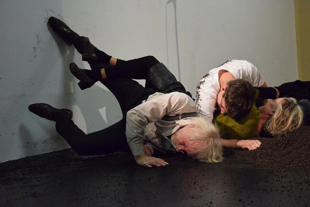 Szenenausschnitt (Probe): "Laß dich heimgeigen, Vater, oder Den Tod ins Herz mir schreibe" von Josef Winkler, eine Produktion des Stadttheaters am Tonhof Maria Saal
Verena Schellander/Stadttheater Klagenfurt