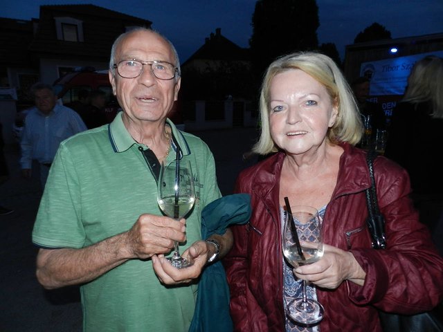 Gerhard und Renate Fitzl unterstützten gern die
Feuerwehr mit ihren Besuch