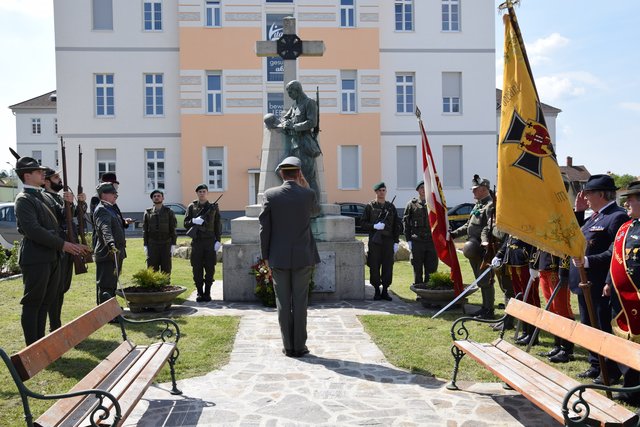 Kranzniederlegung und Totengedenken mit Ehrenbezeugung der italienischen und ungarischen Delegation sowie des Österreichischen Kameradschaftsbundes und des Jägerbataillons 19 | Foto: Eigenes Werk