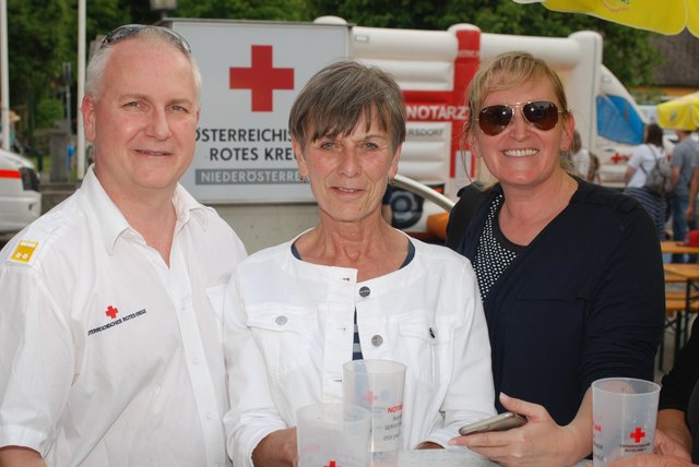 Bezirksstellenleiter-Stv. Heinz Preiß, Bürgermeisterin Claudia Bock und GGR Manuela Dundler-Strasser.