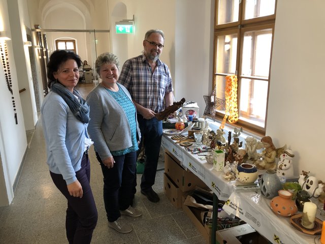 Beim Flohmarkt ist jeden etwas dabei.