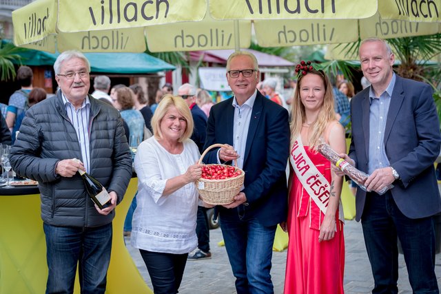 Organisator Filip Warasch, Vizebürgermeisterin Gerda Sandriesser, Landtagspräsident Reinhard Rohr, die Kirschkönigen 2019 und Bürgermeister Bernhard Sadovnik