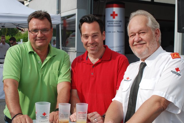Ehrenbürger Karl Schlögl, GR Andreas Kirnberger und RK-Verbindungsoffizier Martin Jauck.