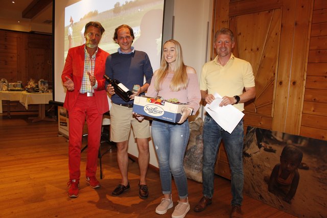 Michael Braun, Manuel Maier, Profigolferin Chrisi Haider, Michael Frank    
 | Foto: Sonne