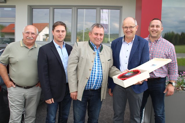 GR Leopold Kitzmüller-Schütz, Gemeindevorstand Thomas Hanner, Bürgermeister Bernhard Karnthaler, Bürgermeister Mag. Alois Erlinger, VP-Obmann Markus Kitzmüller-Schütz. | Foto: Gemeinde Lanzenkirchen