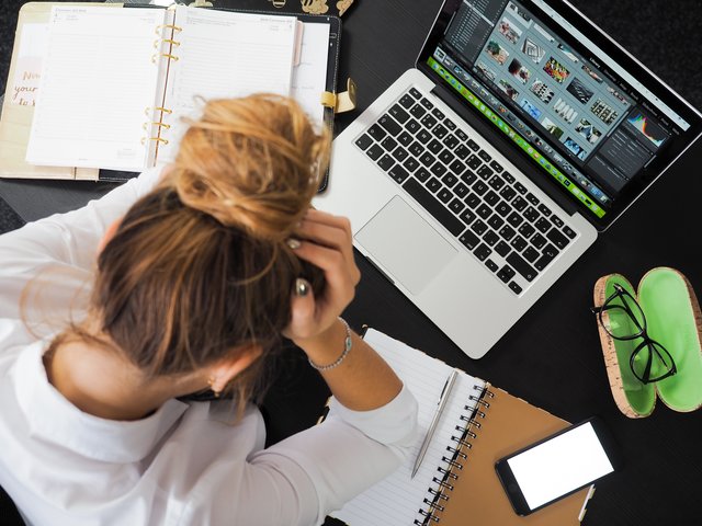 Am Arbeitsplatz können sehr viele Stressfallen auftreten. Doch für jede davon gibt es auch eine Lösung.
