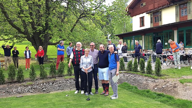 Erste Reihe: Dipl. Ing. Karl Schöchl, Claudia Stoll, Präsident Harald Stoll, Honorary Secretary Philipp Ilias, Sportwart und Seniorencaptain Hofer Fritz.