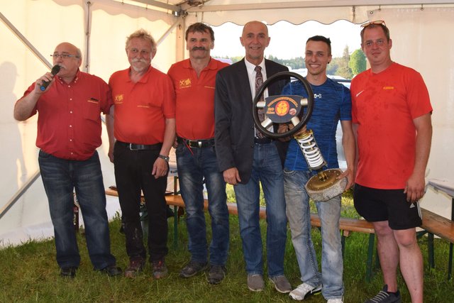 Wanderpokal ging an das ERRO Team Hartberg. 
Robert Tesar, Josef Koppensteiner, Leopold Böck, Bgm. Josef Schaden, Mario Seidl und Daniel Meneder