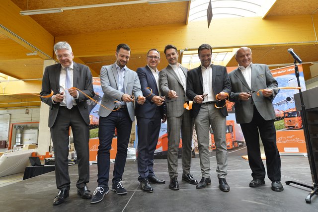 Erweiterung des Logistikterminals in Maria Saal mit LH Peter Kaiser, LR Sebastian Schuschnig, Jürgen Bauer, Peter Schafleitner, Niederlassungsleiter Markus Ebner und Bürgermeister Anton Schmid