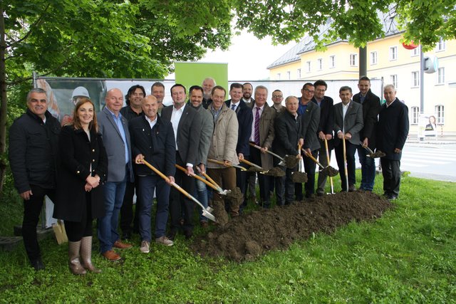 Der Spatenstich beim Bahnhof ist erfolgt: Am 17. Juni startet in der Stadtgemeinde Feldbach das größte steirische Straßensanierungsprojekt.