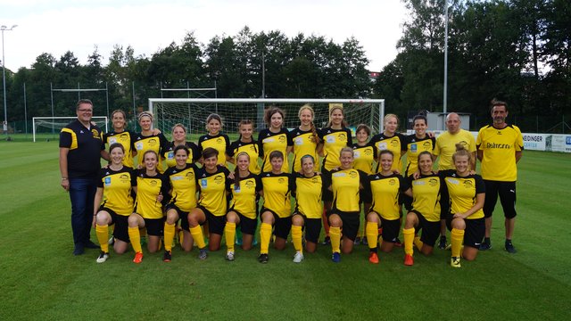 Die Damen des FC Mariahilfs freuen sich am 22. Juni auf die Frauenmannschaft des Vatikans.