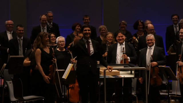 Sein Orchester fest im Griff hat Dirigent Azis Sadikovic