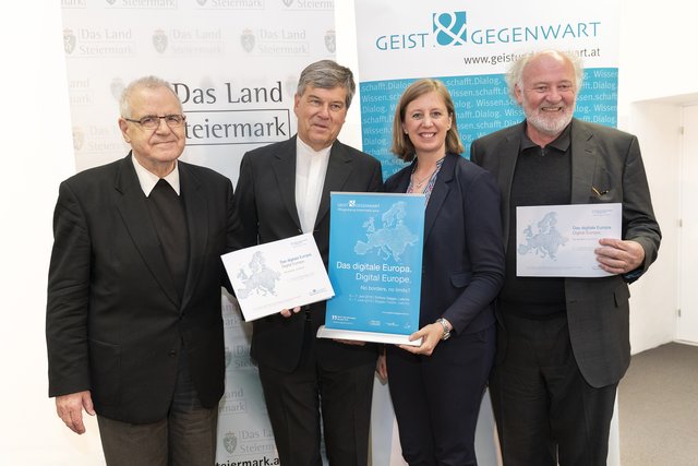 Digitale Agenda auf Schloss Seggau: Heinrich Schnuderl, Herwig Hösele, Barbara Eibinger-Miedl,Publizist Lojze Wieser (v. l.)