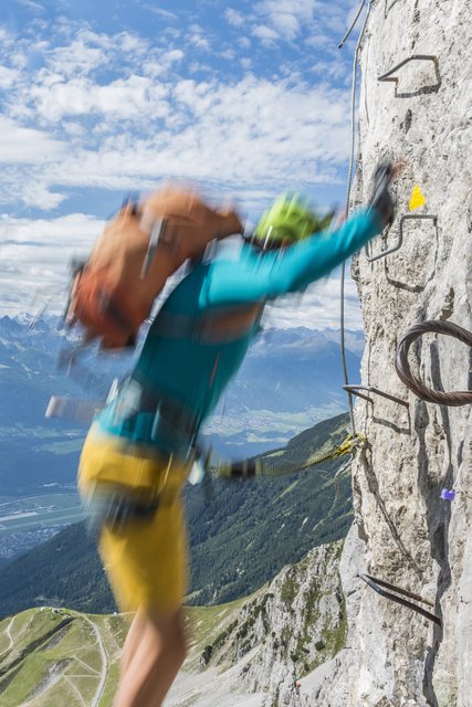 Der Österreichische Alpenverein gibt Empfehlungen für einen sicheren Saisonstart und macht auf mögliche Gefahren aufmerksam.