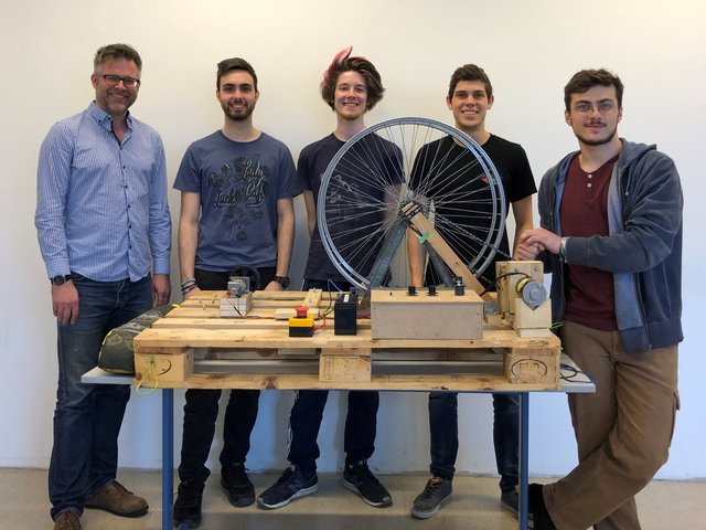 Projektteam "PowerKite": Betreuer Christian Kral, Mario Lang, Lukas Gassner, Lukas Buza, Matteo Ingegneri (v.l.)