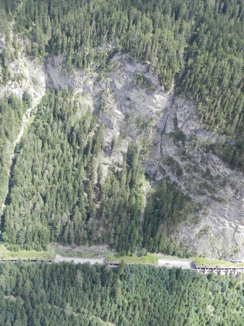 Zwischen Pfunds und Nauders muss die B 180 Reschenstraße für vier Wochen wegen aufwändigen und anspruchsvollen Abräumarbeiten im Gelände gesperrt werden.