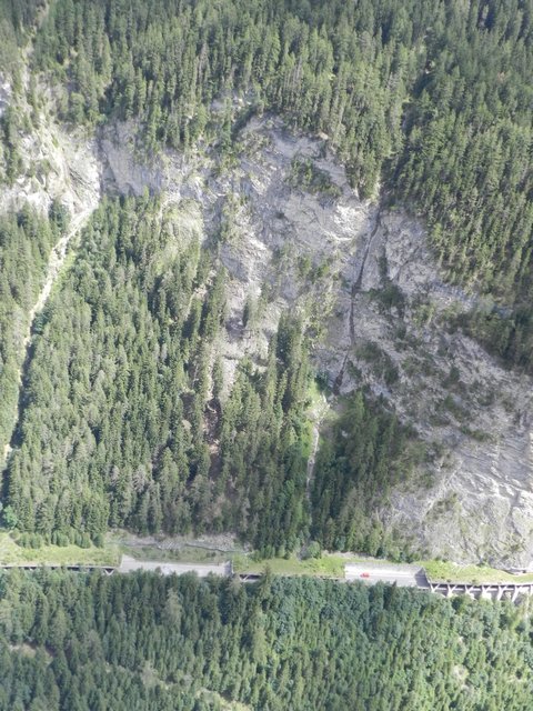 Zwischen Pfunds und Nauders muss die B 180 Reschenstraße für vier Wochen wegen aufwändigen und anspruchsvollen Abräumarbeiten im Gelände gesperrt werden. | Foto: ZOOM.TIROL