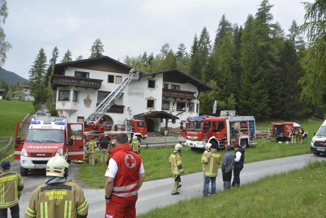 Die Feuerwehren Oberleutasch, Unterleutasch und Seefeld standen mit 52 Mann im Einsatz.