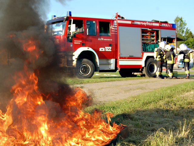 Die Stadtfeuerwehr Pinkafeld übte den Ernstfall eines Flugzeugabsturzes.