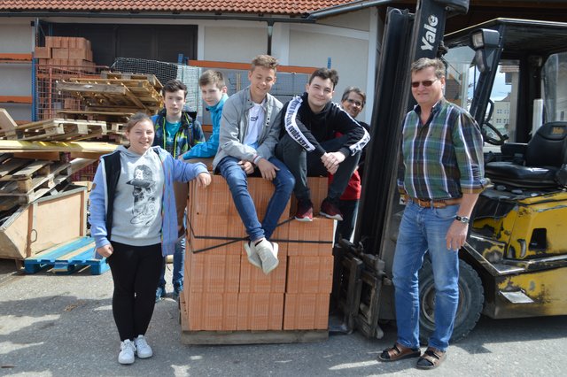 Schüler besuchten Unternehmen in Pettenbach und Umgebung