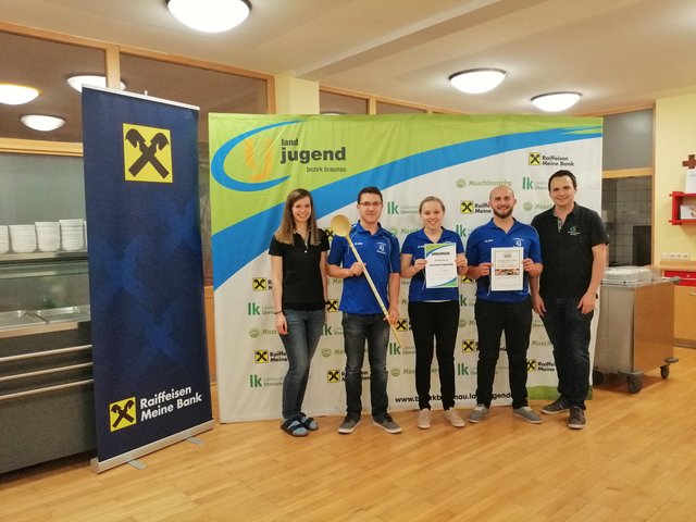 1. Platz: Landjugend Handenberg
v.l.n.r.: Bezirksleiterin Julia Adlmaninger, Gabriel Mitterbauer, Rebecca Sporer, Christoph Zagler, Bezirksleiter Stephan