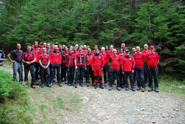 Die Bergretter aus den Bezirken Hartberg-Fürstenfeld und Weiz übten in der Romai bei Walbach. | Foto: Reinhold Schöngrundner