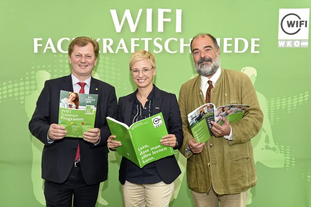Wifi-Institusleiter Harald Wolfslehner, WKOÖ-Präsidentin Doris Hummer und Wifi-Kurator Georg Spiegelfeld (v. l.).
