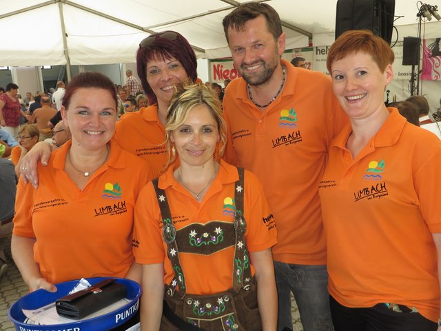 Beim Dorffest am Sonntag, dem 2. Juni, kümmern sich rund 40 Mitglieder des Verschönerungsvereins um die Gäste. | Foto: Peter Sattler
