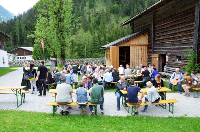 Die Imker-Generationenmusi spielte zünftig auf. | Foto: Johann Schnitzhofer