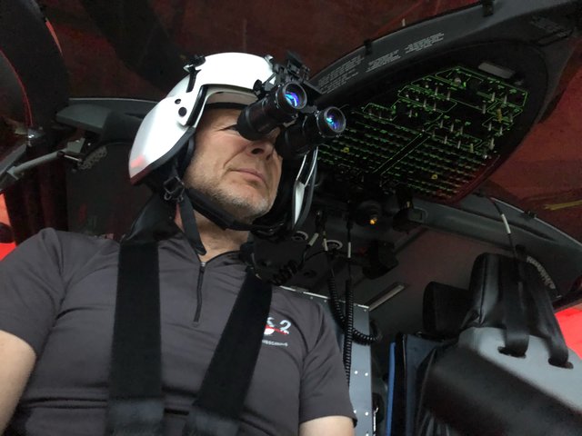 Die hochmodernen Nachtsichtbrillen ermöglichen den ARA-Piloten künftig auch bei Nacht Rettungseinsätze zu fliegen.