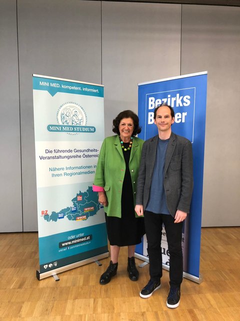 Moderatorin Waltraud Steinböck mit dem Referenten Peter Parycek.