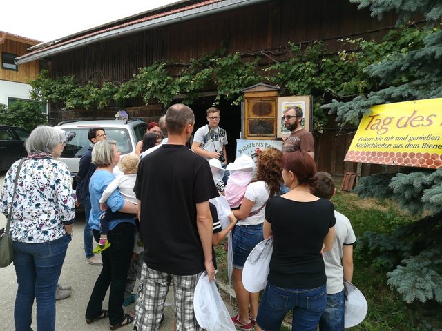 Tag des offenen Bienenstocks beim Gemüsehof Wild-Obermayr. | Foto: Imkerverein St. Marien – NNK