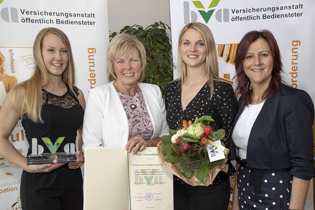 Freude und Stolz bei Eva Haindl, Sabine Steurer, Leiterin Astrid Scheibelhofer und Brigitte Kohl (v.l.).