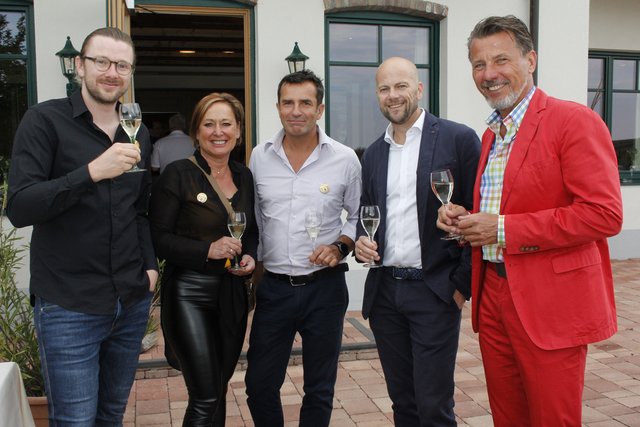 Armin Mösinger, Sabine Braun, Erfried Malle, Klaus Giesecke (Turniergast), Michael Braun (Sponsor Druckerei GERIN)
 | Foto: Sonne