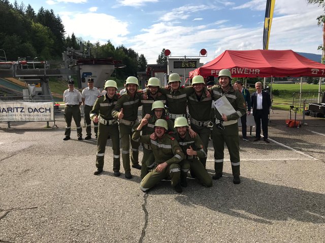 Große Freude beim siegreichen Team der FF Drobollach.