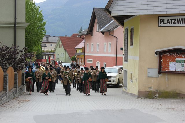 Der Festzug von der Pfarrkirche zum Kulturzentrum Fohlenhof wurde vom Musikverein Kalwang angeführt.  | Foto: WOCHE