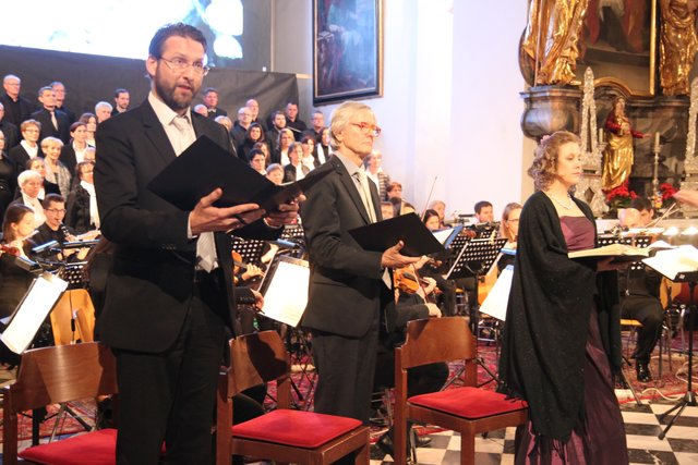Ewald Nagl, Hans Holzmann und Angelika (v.l.) als Solosänger
