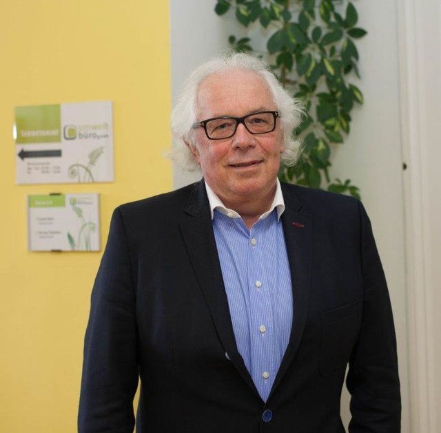 Winfried Dareb, Obmann der Initiative City Imker Klagenfurt