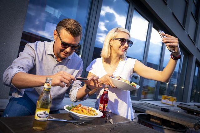 Foodporn: Streets-Chefin Franziska Grossauer und Top-Koch Christof Widakovich zeigen es vor.